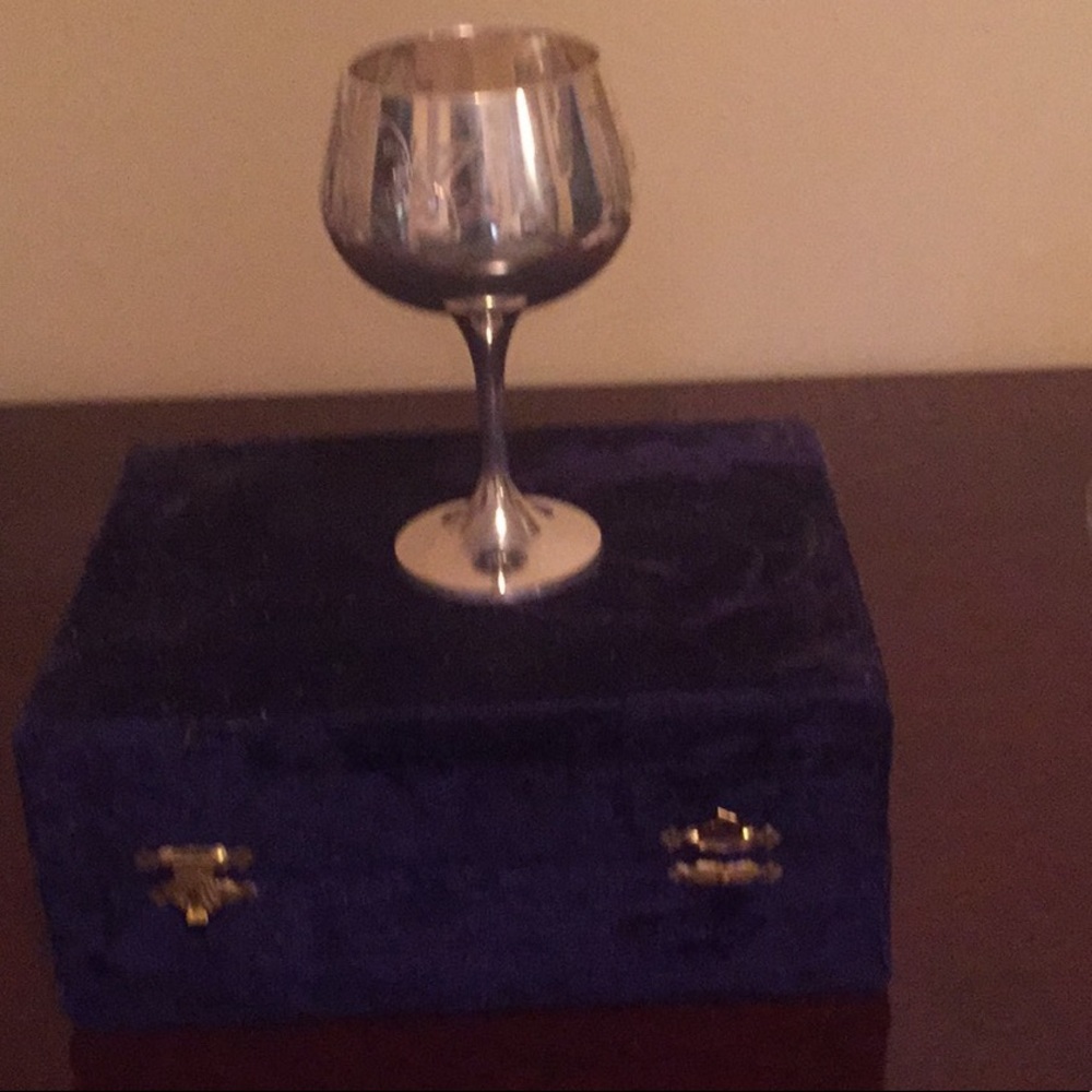 ⬇️PD⬇️🎉HP🎉NWOT Vintage 1980’s Silver wine goblets and blue original gift box